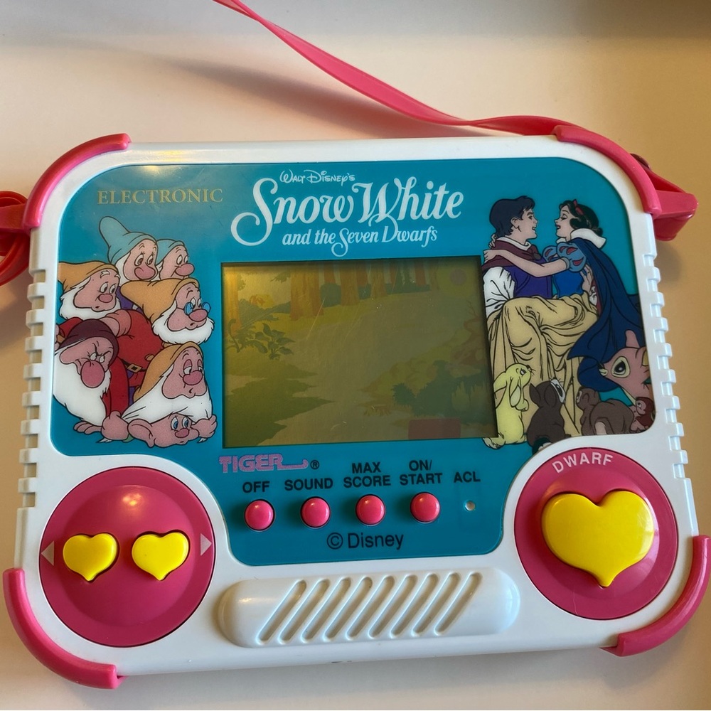 Vintage 1990s Disney Snow White and the Seven Dwarfs Tiger Electronic